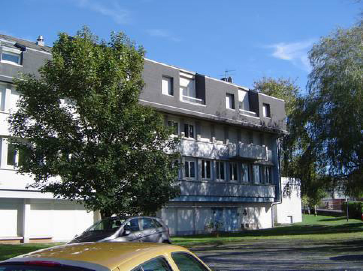 Travaux réalisés en site occupé comprenant la mise en accessibilité des sanitaires et douches du collège, de l'internat et du gymnase avec création d'une rampe d'accès.